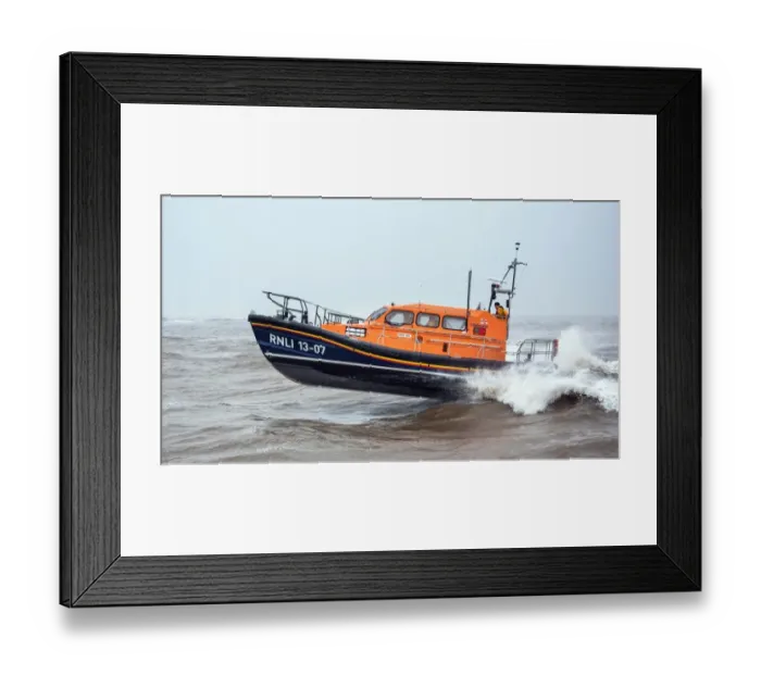 Framed Print : Relief Shannon class lifeboat Reg 13-07 at sea in Lowestoft