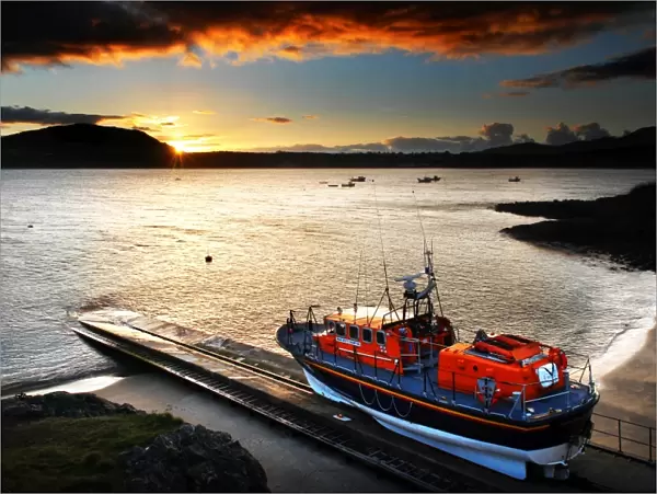 Porthdinllaen Tyne class lifeboat Hetty Rampton at sunset