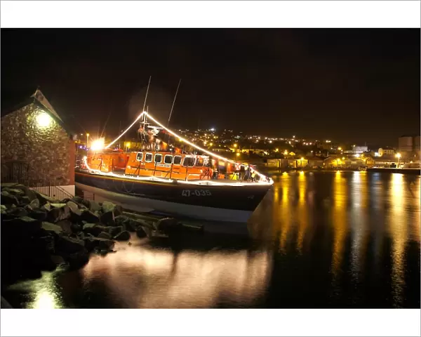 Wicklow Tyne class lifeboat ON 1153 Annie Blaker at night