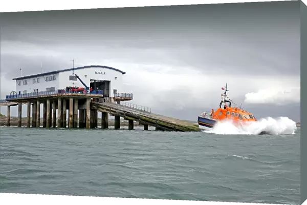 Barrow Tamar clas lifeboat Grace Dixon 16-08 launching down