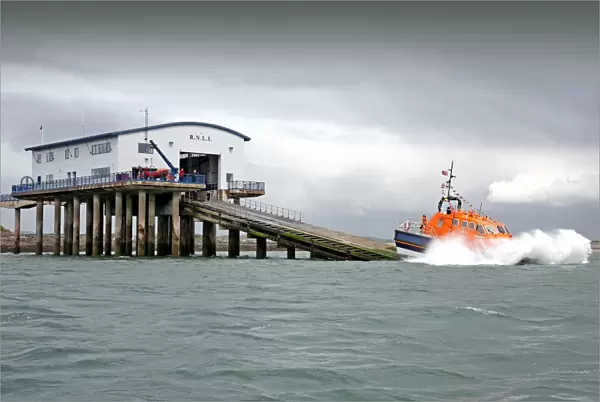 Barrow Tamar clas lifeboat Grace Dixon 16-08 launching down