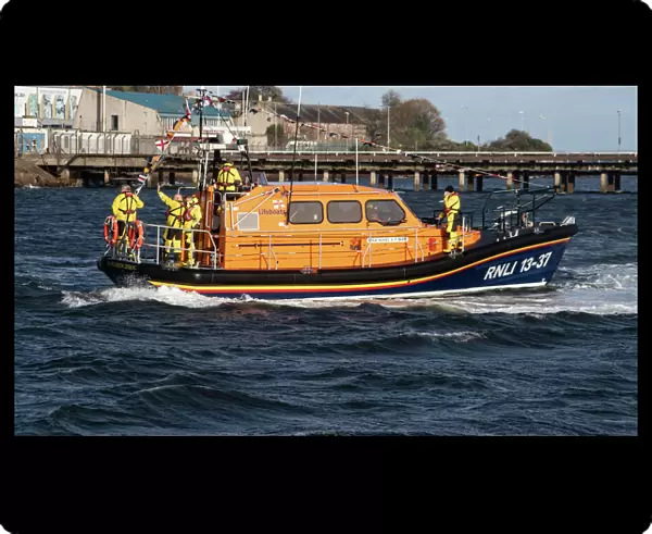 Lifeboat RNLI 13-37 arriving at Invergordon 1st Nov 2020