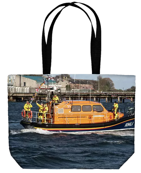 Lifeboat RNLI 13-37 arriving at Invergordon 1st Nov 2020