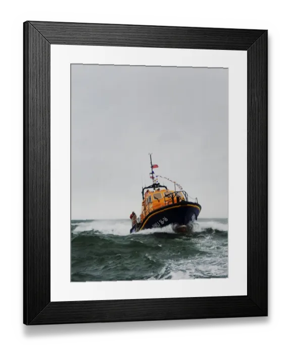 Framed Print : Appledore Tamar class lifeboat Mollie Hunt arriving at Appledore Framed Print : Appledore Tamar class lifeboat Mollie Hunt arriving at Appledore