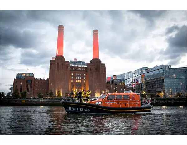 Thames Reflections Flotilla RNLI-JimmyYoung-674A2430