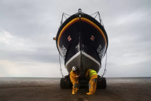 Recovery of the Hoylake Mersey class lifeboat Lady of Hilbre 12-005 by tractor and shore crew