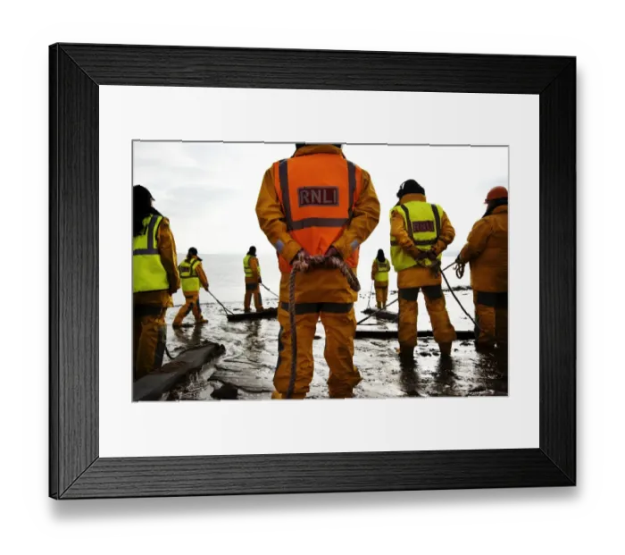 Framed Print : Shore helpers moving wooden rollers with ropes at Exmouth