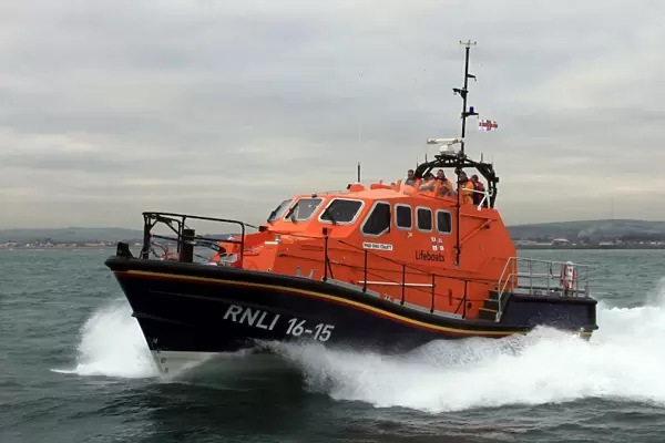 Shoreham Tamar class lifeboat Enid Collett 16-15 moving from rig
