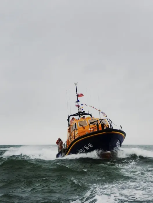 Framed Print : Appledore Tamar class lifeboat Mollie Hunt arriving at Appledore Framed Print : Appledore Tamar class lifeboat Mollie Hunt arriving at Appledore