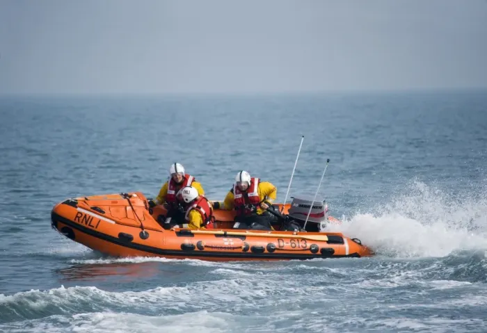 Framed Print : Swanage D-class inshore lifeboat Jack Cleare D-613 heading from right to left three crew on board Framed Print : Swanage D-class inshore lifeboat Jack Cleare D-613 heading from right to left three crew on board