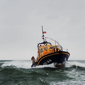 Appledore Tamar class lifeboat Mollie Hunt arriving at Appledore