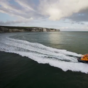 Dover severn class lifeboat City of London II 17-09 moving from left to right, white cliffs in the background