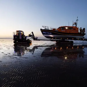 Launch and recovery exercise of the Dungeness Shannon class lifeboat The Morrell 13-02 Launch and recovery exercise of the Dungeness Shannon class lifeboat The Morrell 13-02