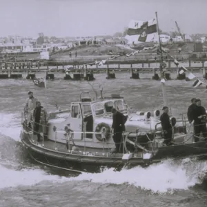 Lowestoft station, watson Motor class. Frederick Edward Crick