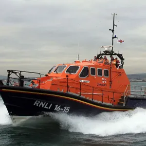 Shoreham Tamar class lifeboat Enid Collett 16-15 moving from rig