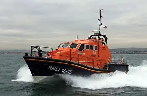 Shoreham Tamar class lifeboat Enid Collett 16-15 moving from rig